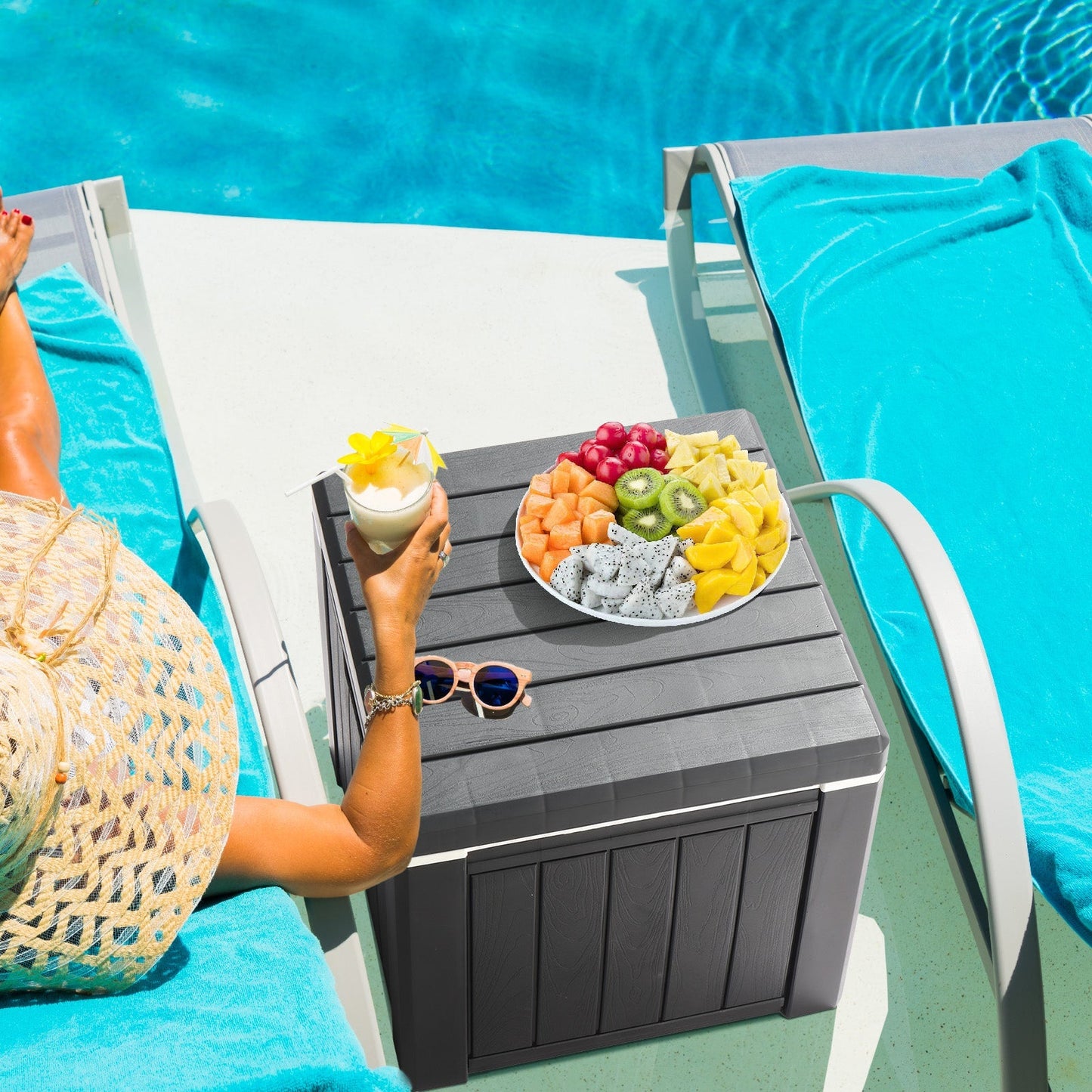 Portable Ice Chest with Built-in Handle